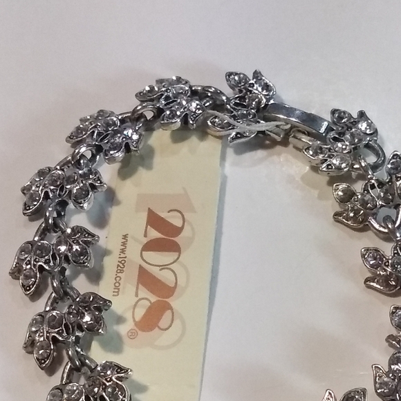 2028 Vintage Look Rhinestones Bracelet. - Picture 3 of 3